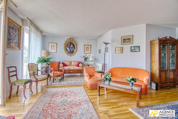 Versailles Montreuil appartement 4 pièces 100 m² carrez situé au 2eme étage avec ascenseur, terrasse plein sud, cave et parkings €840 000 ** - Référence 25548