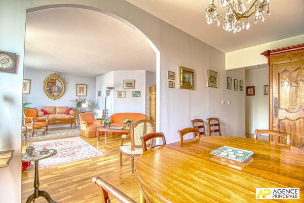 Versailles Montreuil appartement 4 pièces 100 m² carrez situé au 2eme étage avec ascenseur, terrasse plein sud, cave et parkings €840 000 ** - Référence 25548