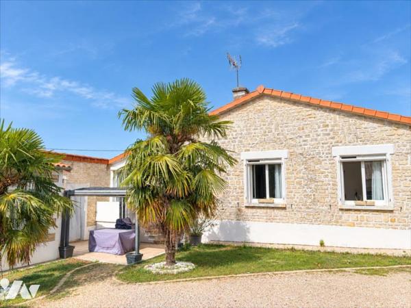 BUXEROLLES – MAISON DES CASTORS EN PIERRE – 160 m² – 4 CHAMBRES – 3 GARAGES – TERRAIN 780 m²