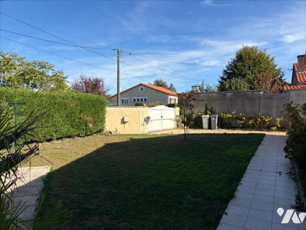 BUXEROLLES – MAISON DES CASTORS EN PIERRE – 160 m² – 4 CHAMBRES – 3 GARAGES – TERRAIN 780 m²