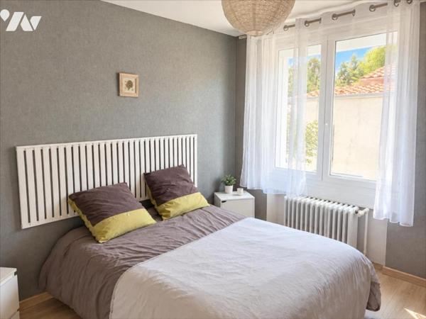 BUXEROLLES – MAISON DES CASTORS EN PIERRE – 160 m² – 4 CHAMBRES – 3 GARAGES – TERRAIN 780 m²