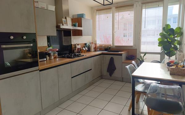 Appartement à vendre    3 pièces • 93,47 m2 Saint-Genis-Laval