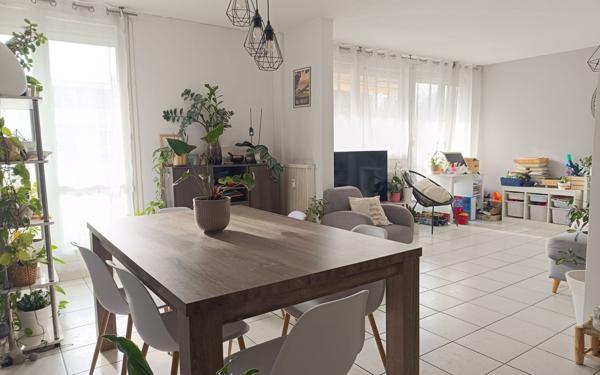 Appartement à vendre    3 pièces • 93,47 m2 Saint-Genis-Laval