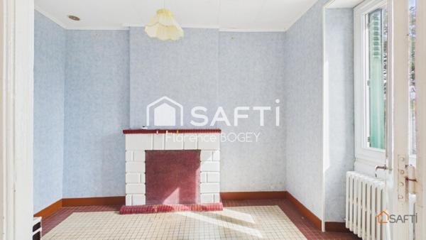 Maison avec dépendance, garages, cour et jardin clos.