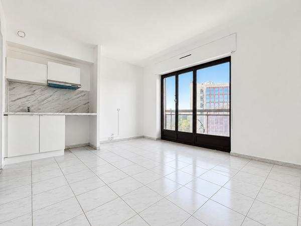 Secteur Timone Location studio avec balcon