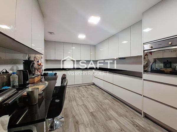 SUPERBE APPARTEMENT T4 PIECES 93 M²