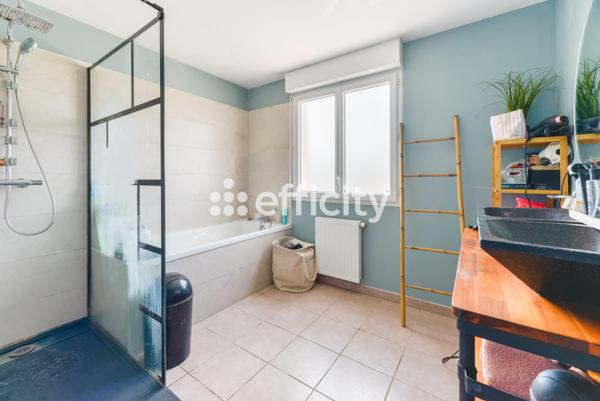 Maison
         5 pièces
        - 103 m² Exclusivité 299 900 € *