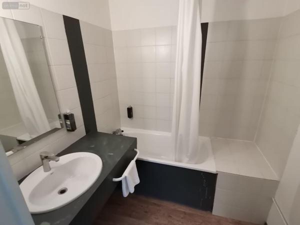 Local Professionnel et commercial à vendre à Chambéry en Savoie (73000), ref : 73007-131