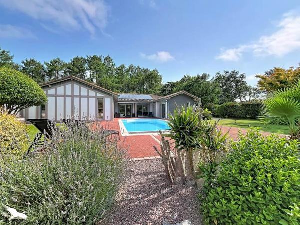 Maison à vendre 810 000 € Azur 5 p 156 m² DPE A