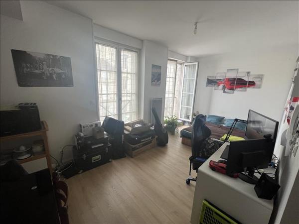 Appartement à louer 377 € CC ANGOULEME 1 pièce 23 m² DPE D