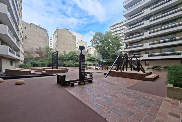Appartement 11eme et dernier étage avec balcon