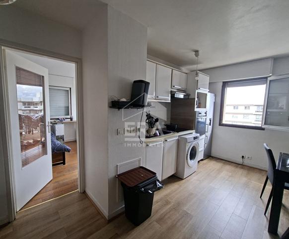 Appartement 11eme et dernier étage avec balcon