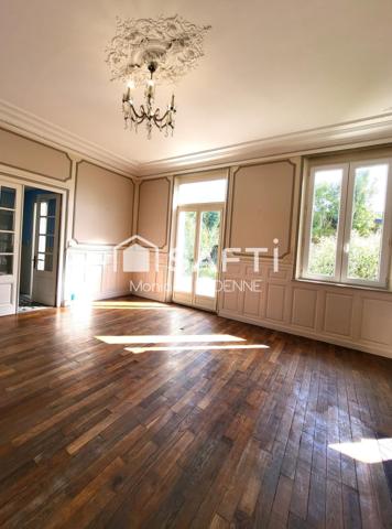 MAISON DE VILLE EN PIERRES ET BRIQUES