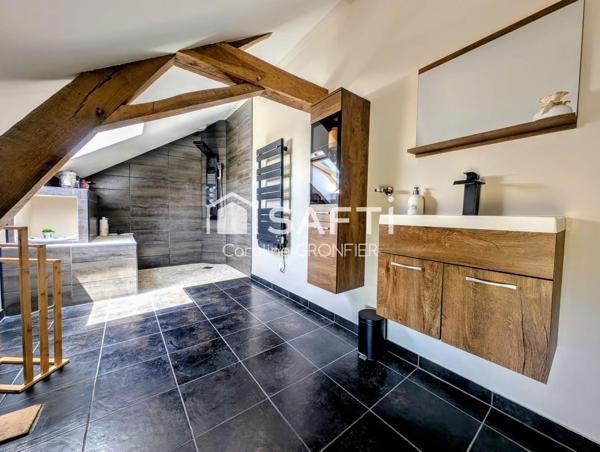 Longère en pierre rénovée avec piscine et atelier