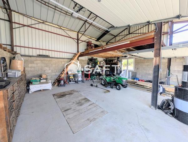 Longère en pierre rénovée avec piscine et atelier