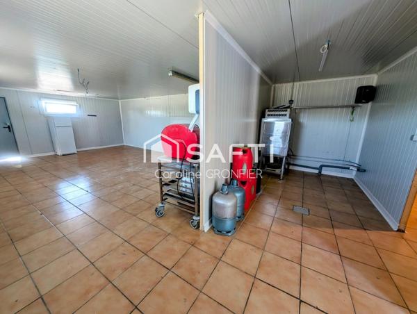 Longère en pierre rénovée avec piscine et atelier