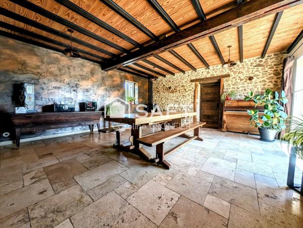 Longère en pierre rénovée avec piscine et atelier