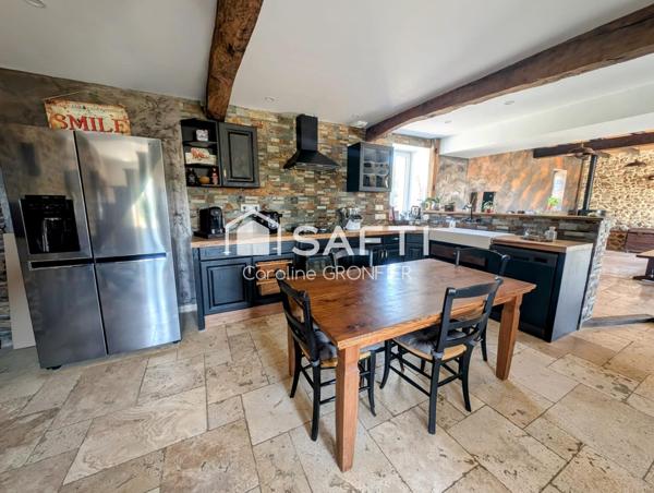 Longère en pierre rénovée avec piscine et atelier