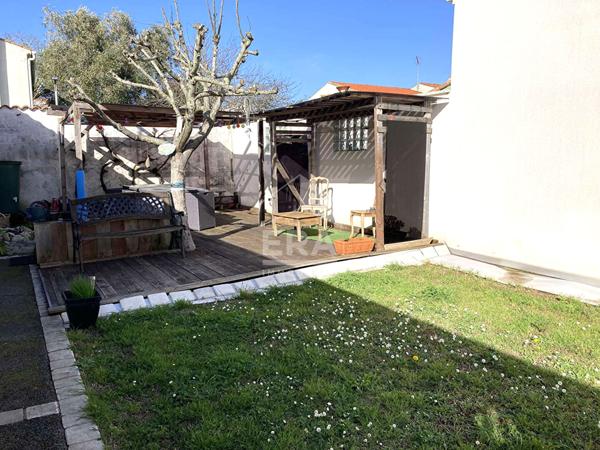 Maison plain pied Lagord , 2 chambres possibilité 3, garage et jardin.