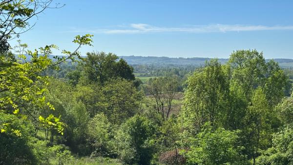 Domaine de 11 hectares avec vue dominante et ensemble de deux habitations aux portes de Bergerac (24)