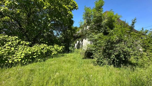 Domaine de 11 hectares avec vue dominante et ensemble de deux habitations aux portes de Bergerac (24)