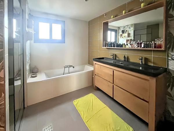 Maison 5 pièce(s) 170 m2 + maison T3 de 66m2, Sainte soulle 17220