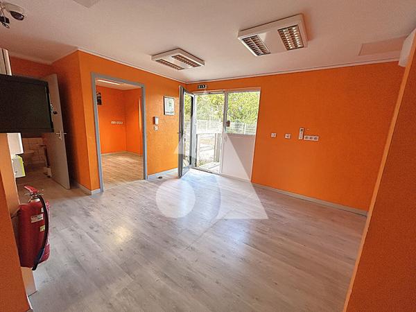 Local commercial 6 pièces 81.67 m2