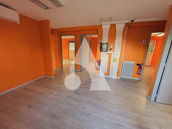 Local commercial 6 pièces 81.67 m2