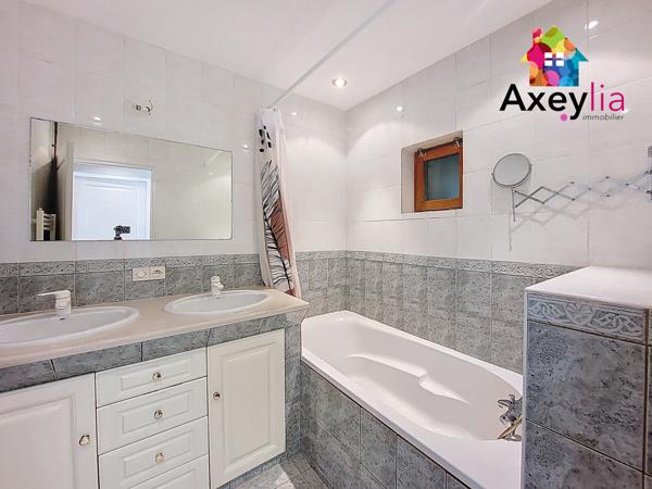 Charlieu (42190) A VENDRE - 5 MIN DE CHARLIEU - MAISON RENOVEE 4 CHAMBRES