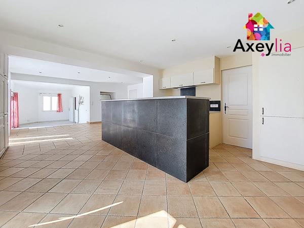 Charlieu (42190) A VENDRE - 5 MIN DE CHARLIEU - MAISON RENOVEE 4 CHAMBRES