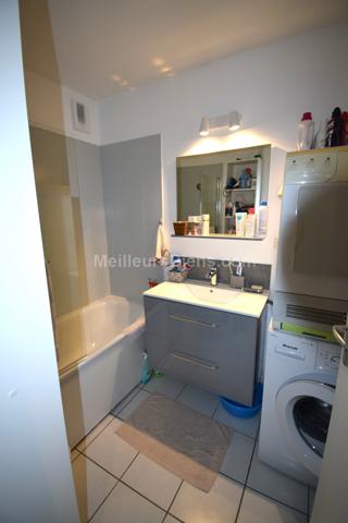  LAVAL - Appartement 2 chambres avec balcon et parking