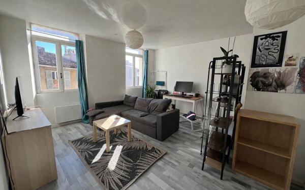 Appartement à vendre    2 pièces • 35 m2 Marseille 1
