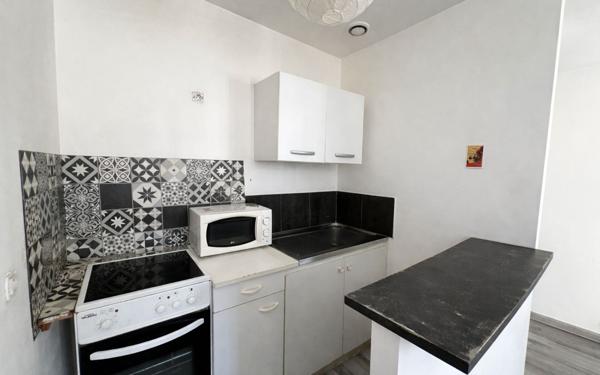 Appartement à vendre    2 pièces • 35 m2 Marseille 1