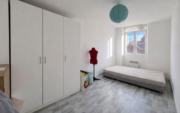 Appartement à vendre    2 pièces • 35 m2 Marseille 1