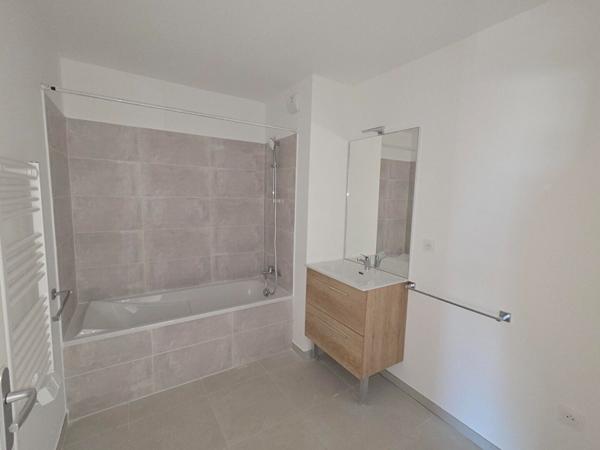 APPARTEMENT T3 NEUF - RESIDENCE SECURISEE - 2 PLACES DE PARKING - ASCENSEUR - BALCON