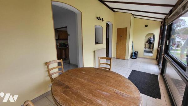 AUDINCOURT, maison six pièces mitoyenne des trois côtés sur 2a 08ca.