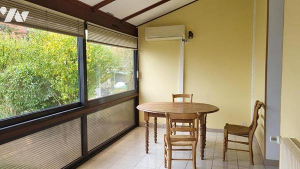 AUDINCOURT, maison six pièces mitoyenne des trois côtés sur 2a 08ca.