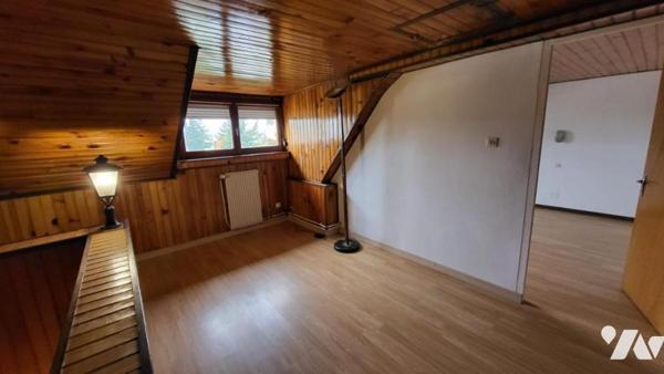 AUDINCOURT, maison six pièces mitoyenne des trois côtés sur 2a 08ca.