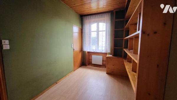 AUDINCOURT, maison six pièces mitoyenne des trois côtés sur 2a 08ca.