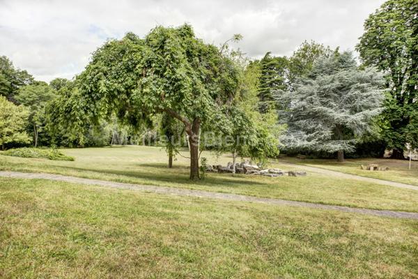 En vente pour famille avec enfant à Sèvres : appartement