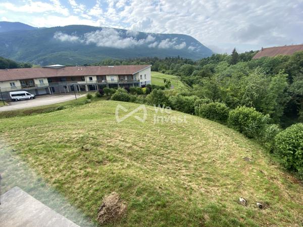 Bâtisse composée de 2 logements T3 de 65 m² chacun à Champfromier