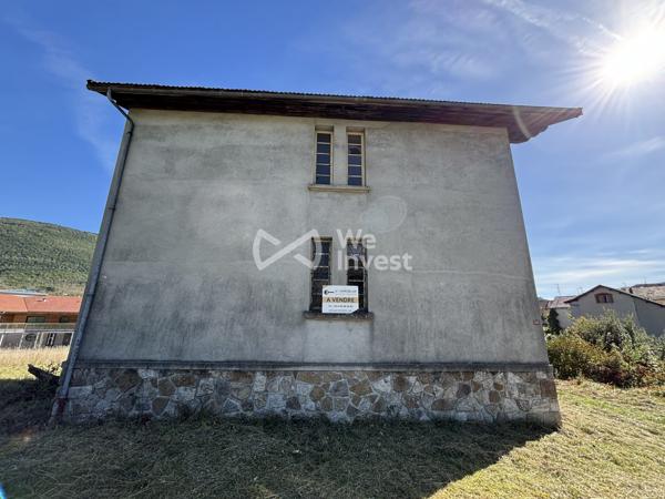Bâtisse composée de 2 logements T3 de 65 m² chacun à Champfromier