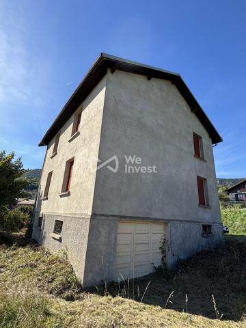 Bâtisse composée de 2 logements T3 de 65 m² chacun à Champfromier