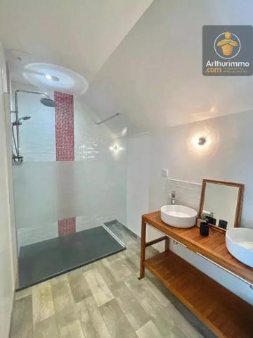Vente                                                      Maison
                        
                     5 pièces                      214 m2                     à Villorceau