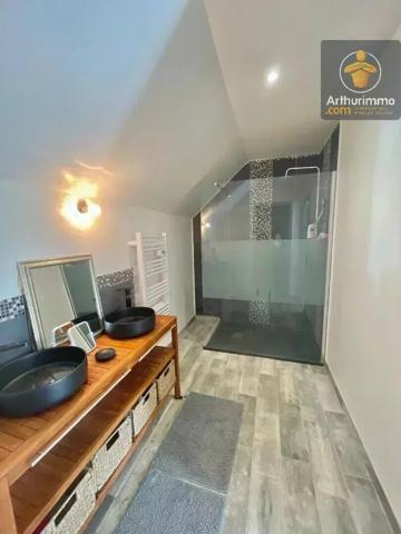 Vente                                                      Maison
                        
                     5 pièces                      214 m2                     à Villorceau