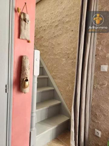 Vente                                                      Maison
                        
                     5 pièces                      214 m2                     à Villorceau