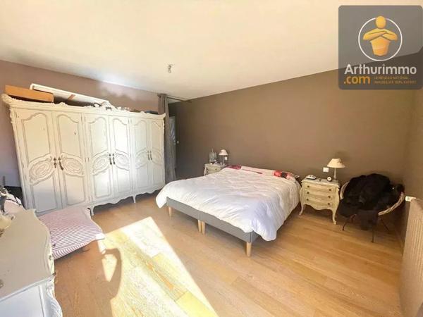 Vente                                                      Maison
                        
                     5 pièces                      214 m2                     à Villorceau