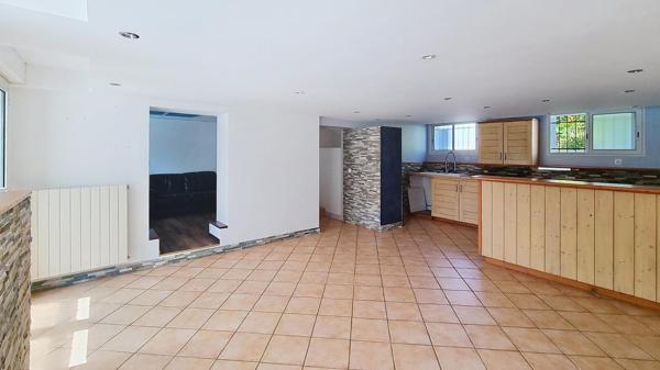 Secteur recherché - Maison familiale avec garage 35m2 - Piscine - Jardin exposé sud