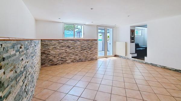 Secteur recherché - Maison familiale avec garage 35m2 - Piscine - Jardin exposé sud