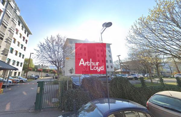 Bureau à louer 66 m² Grenoble aménagé idéal médical avec parking